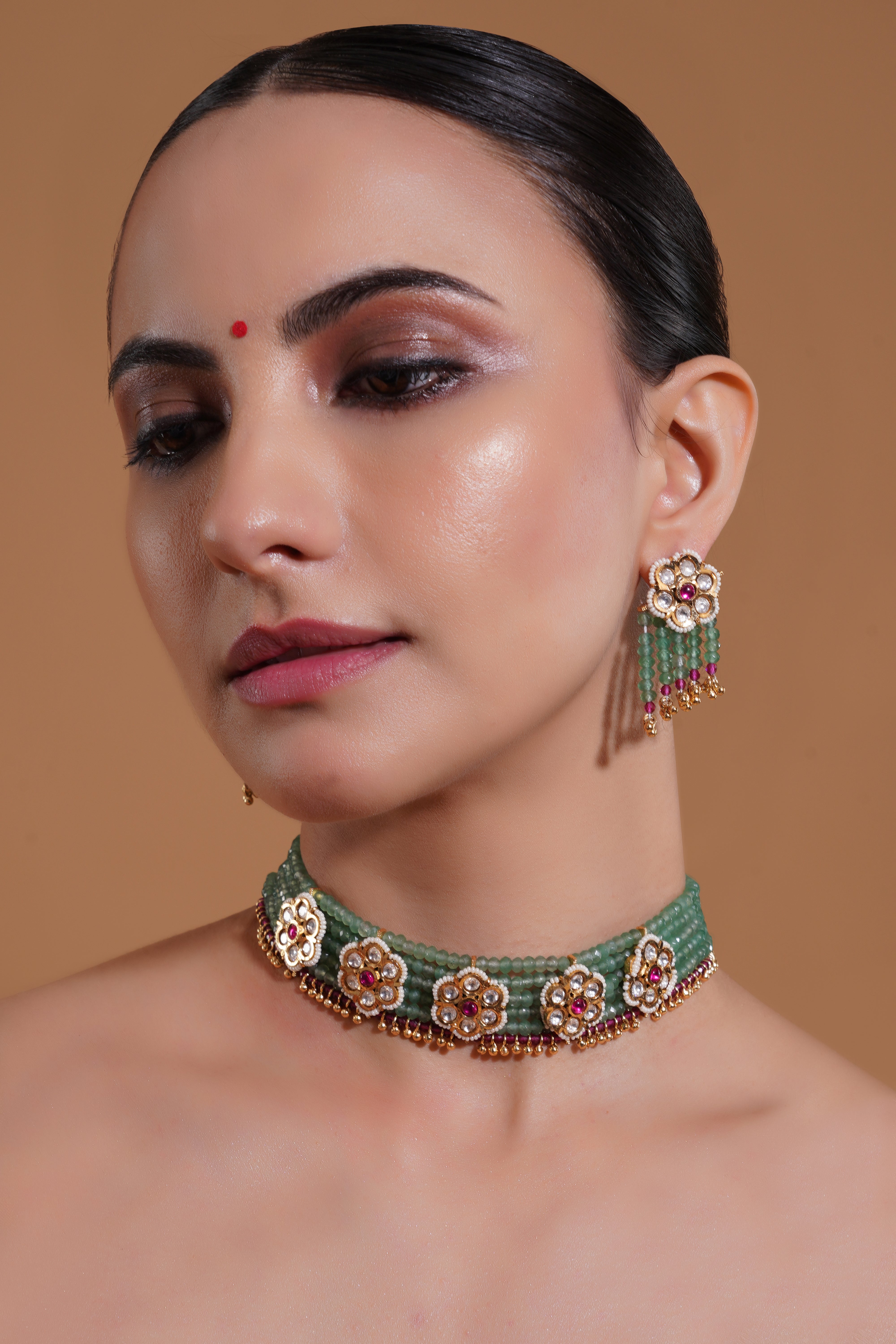 Noor Panna Choker