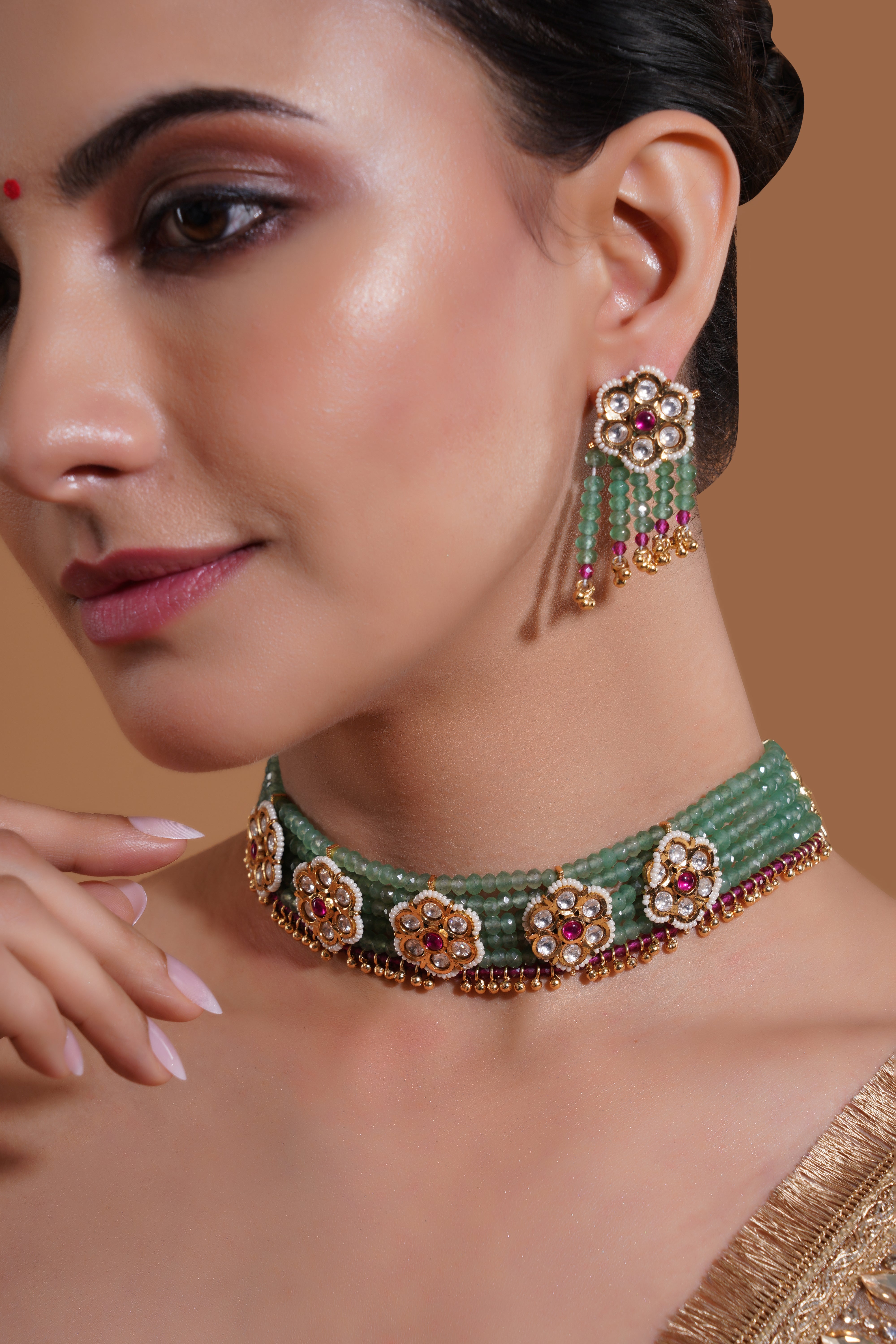 Noor Panna Choker