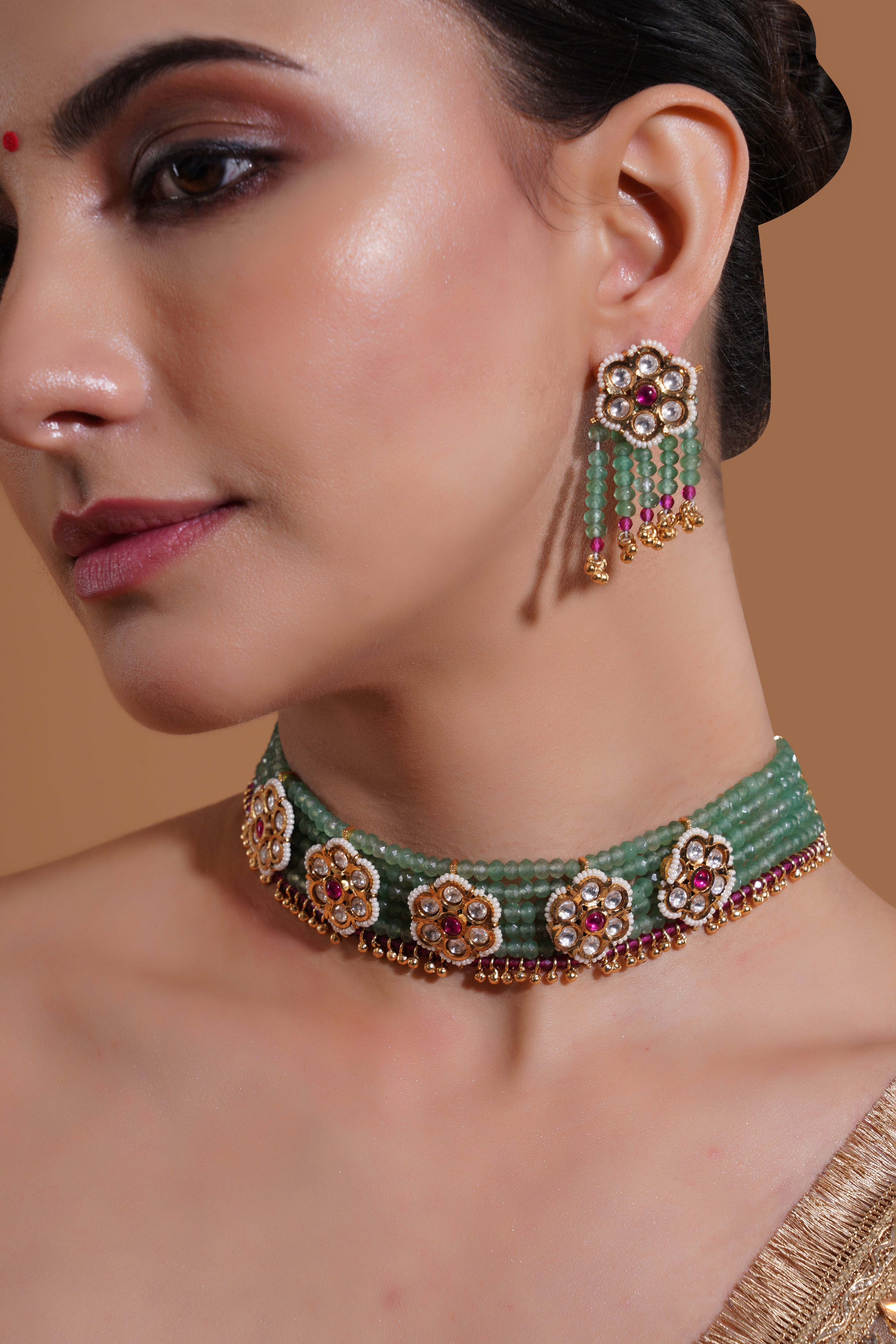 Noor Panna Choker