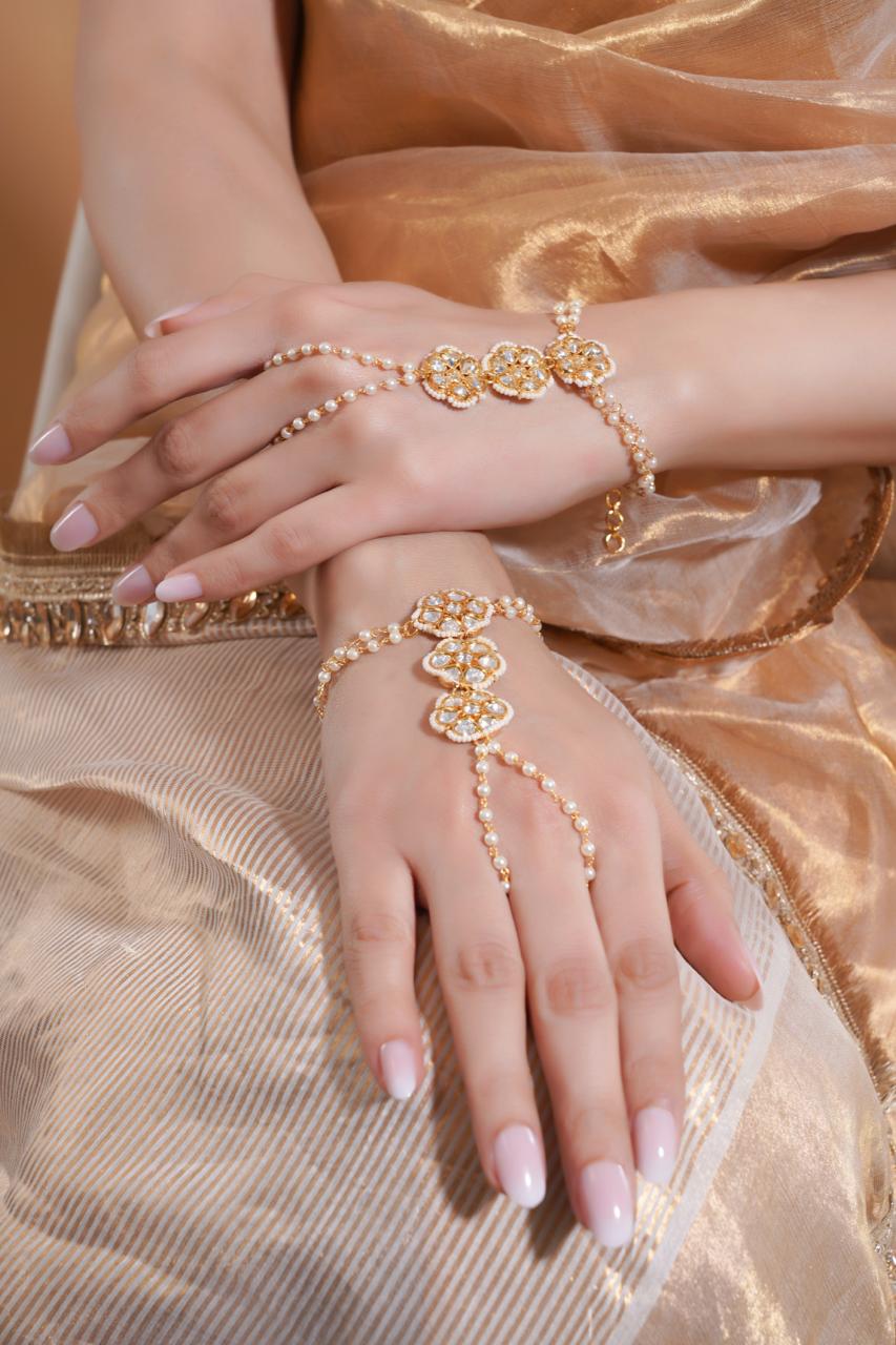 Gulnaar-Haathphool
